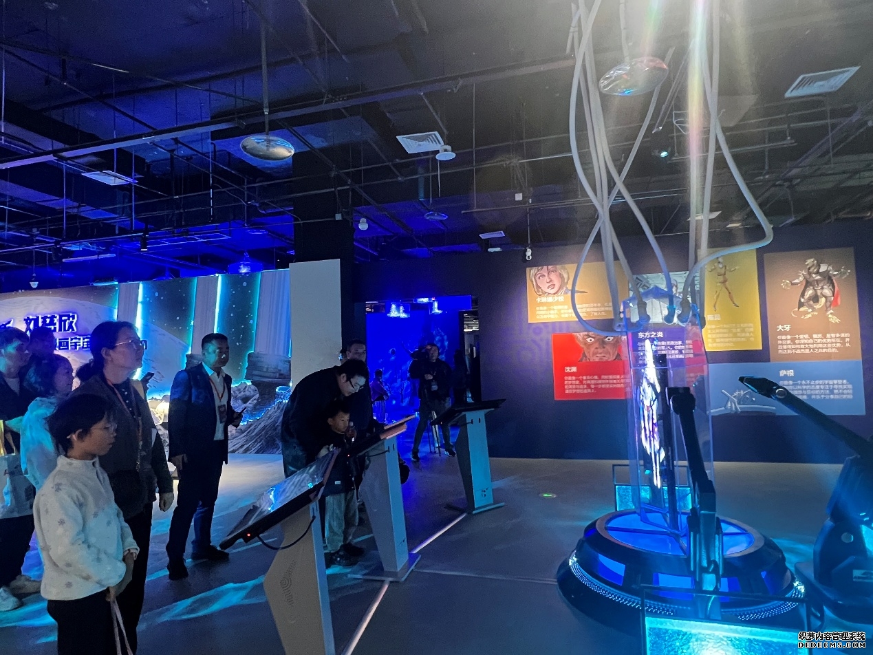 科幻IP赋能文旅消费 刘慈欣科幻漫画宇宙主题展在海口日月广场启幕