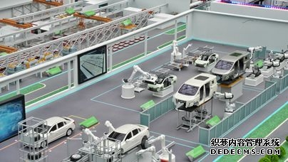 行进中国 | 给汽车“智造”装上AI引擎
轻点手机屏幕,线上完成专属爱车的个性化配置,2秒钟,数据到达生产车间……静默的数字化变革高效启动。在中国一汽的生产车间实时汇聚,全部流程均可实现智能化驱动。