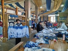 安龙县春潭街道：社区集市暖民心 凝聚民族团结情