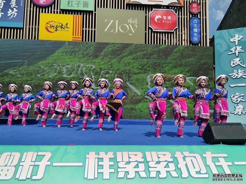 阿妹戚托舞蹈。陈湘飚摄.jpg