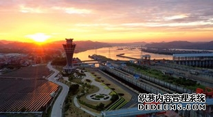梧州市长洲水利枢纽船闸彩霞尽染