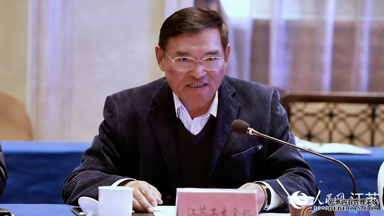 江苏工大金凯高端装备制造有限公司总经理李瑞扬在活动现场发言。人民网 梁明摄